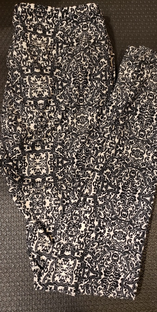 EUC Lularoe Black and White One Size Leggings